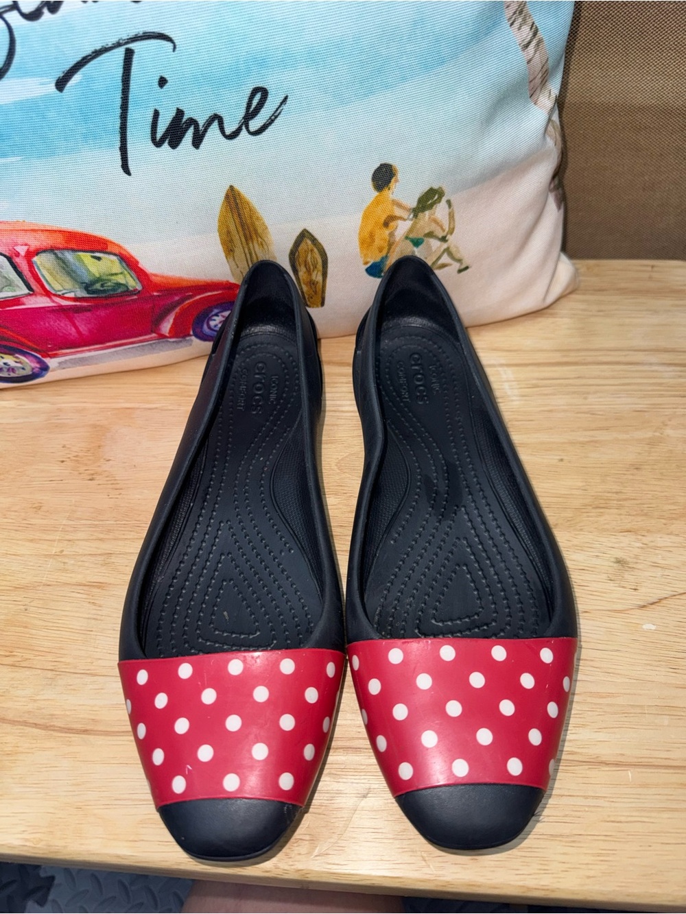 Crocs Women'S Sienna Minnie Mouse Flats Shoes In Black/Red Size 8 - Picture 4 of 10